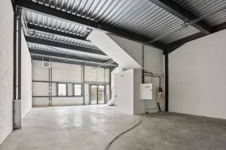 Light Industrial in Fresnes to rent Interior Photo- Image 1 of 8
