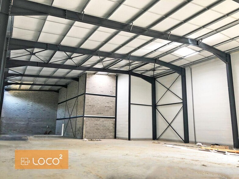 Industrial in Bouloc for sale - Building Photo - Image 3 of 12