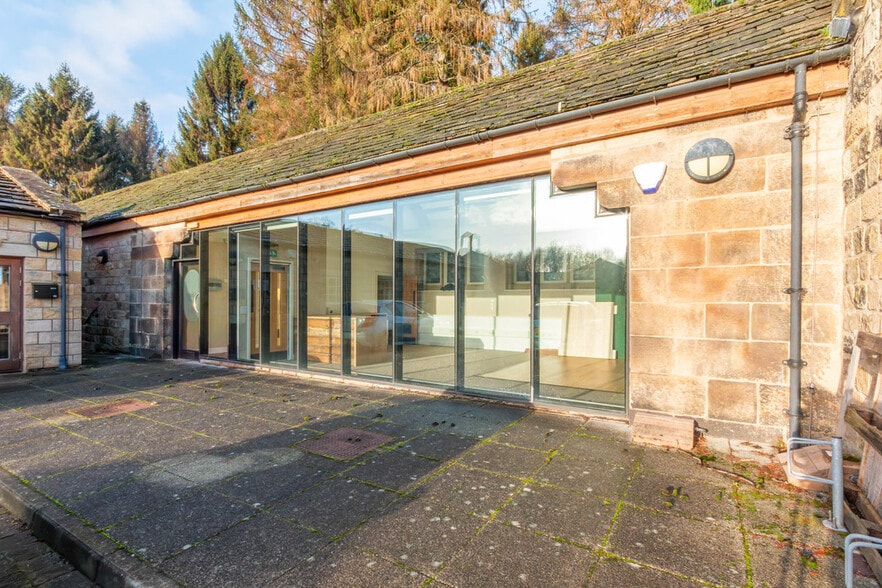 The Avenue, Esholt to rent - Building Photo - Image 2 of 6