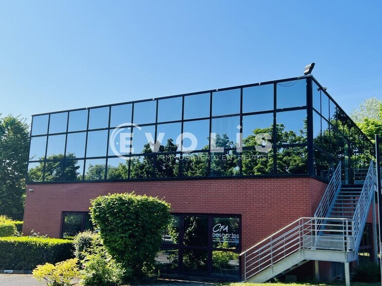 14 Rue Galilée, Champs-sur-Marne to rent - Building Photo - Image 3 of 8