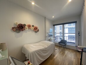 210 W 35th St, New York, NY for rent Interior Photo- Image 1 of 6