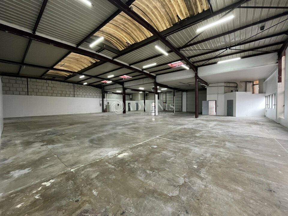 Light Industrial in Le Blanc-Mesnil to rent Interior Photo- Image 1 of 12