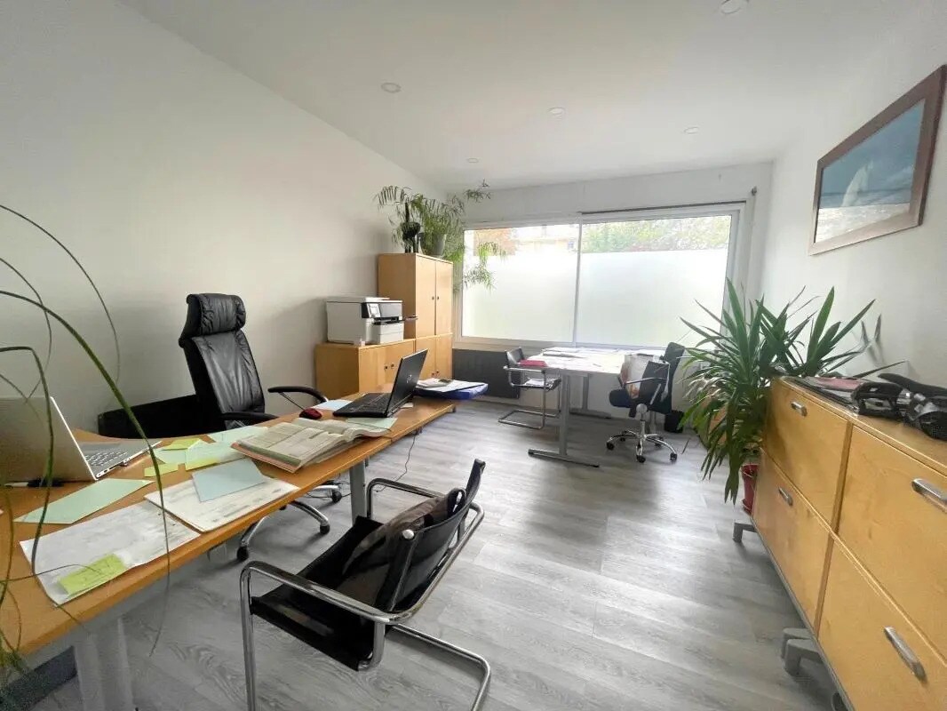 Office in Saint-Germain-en-Laye to rent Interior Photo- Image 1 of 8