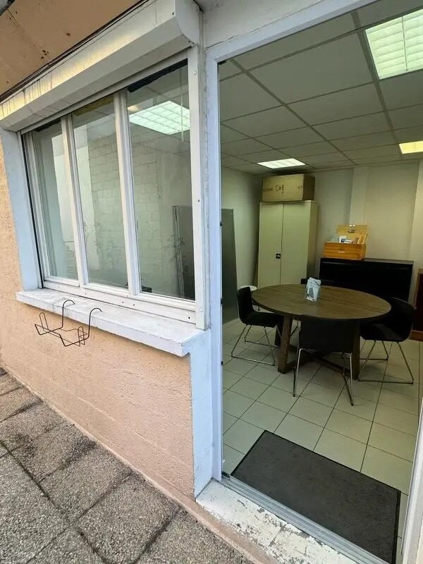Office in Nanterre to rent Building Photo- Image 1 of 3