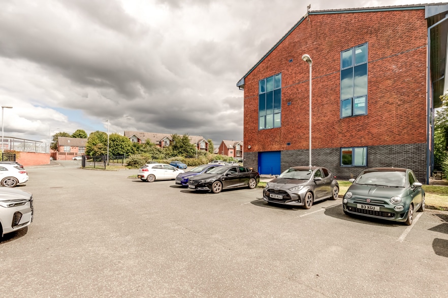 1 Pavilion Sq, Bolton to rent - Building Photo - Image 3 of 7