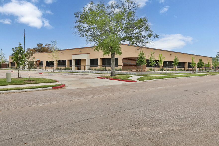 16441 Space Center Blvd, Houston, TX for rent - Building Photo - Image 1 of 11