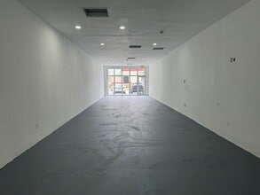 19750 NW 27th Ave, Miami Gardens, FL to rent Interior Photo- Image 2 of 4