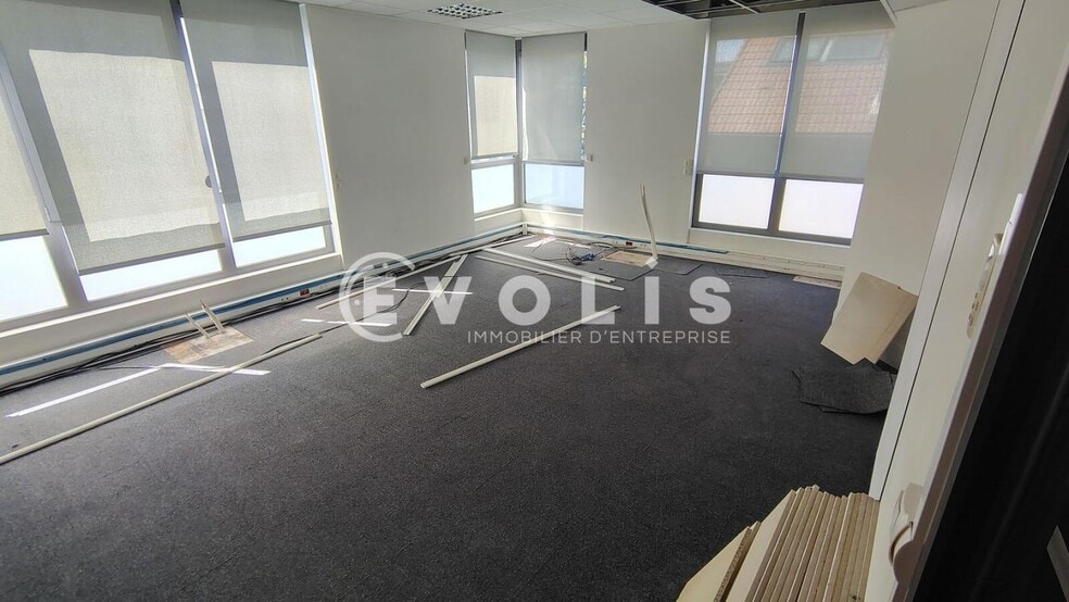 Office in Montreuil to rent - Interior Photo - Image 2 of 9
