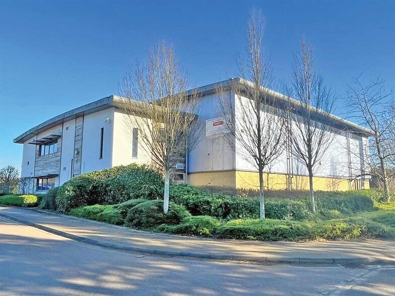 Boundary Way, Hemel Hempstead for sale - Building Photo - Image 1 of 1
