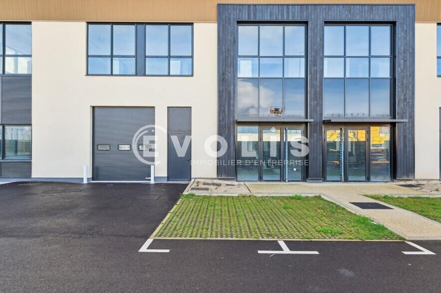 97 Rue Martha Desrumaux, Nanterre to rent - Building Photo - Image 1 of 31