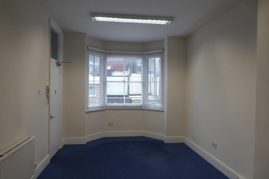 1 Little Mount Sion, Tunbridge Wells to rent - Interior Photo - Image 2 of 2