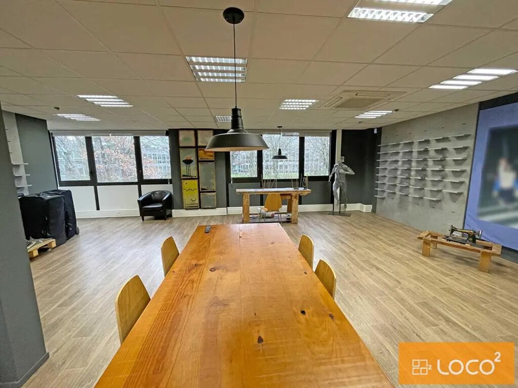 Location Bureaux 303 m² - Photo 1