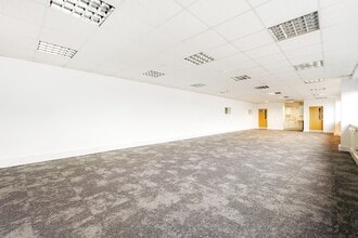 Popes Ln, Oldbury to rent Interior Photo- Image 2 of 10