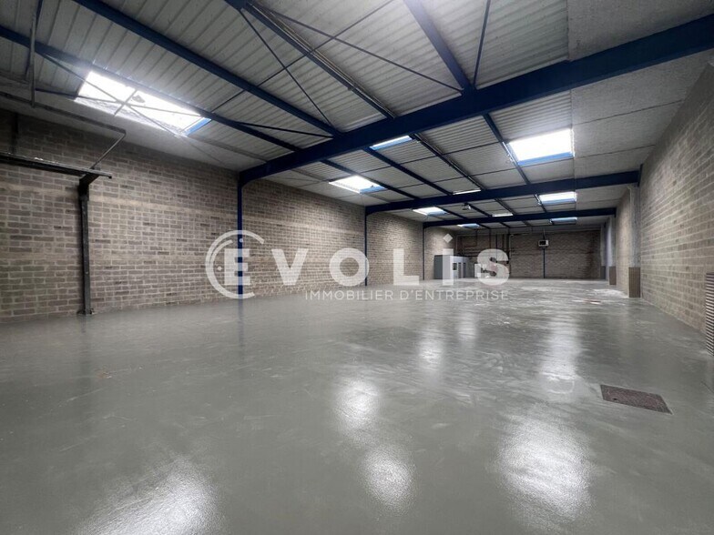 Light Industrial in Alfortville to rent - Interior Photo - Image 2 of 3
