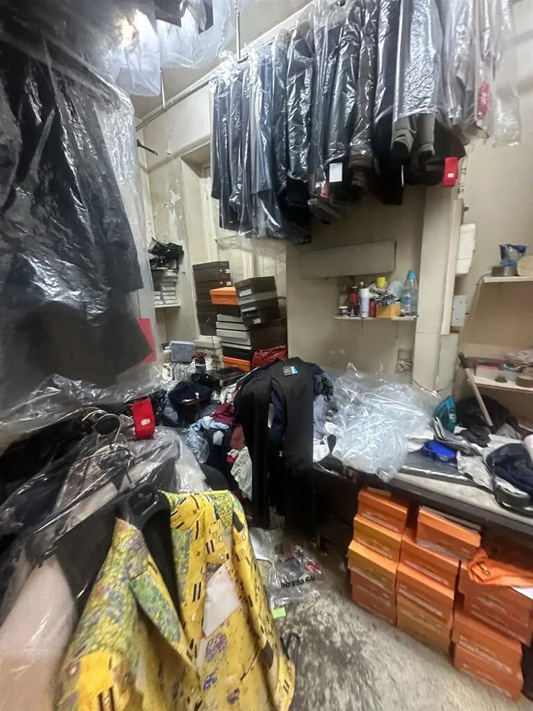 Location Commerce 110 m² - Photo 1