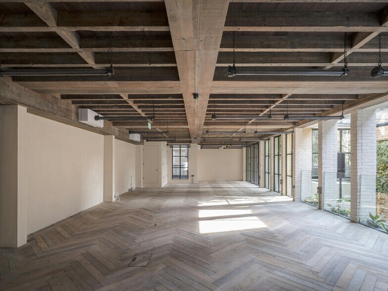 47 Great Marlborough St, London to rent - Interior Photo - Image 2 of 22