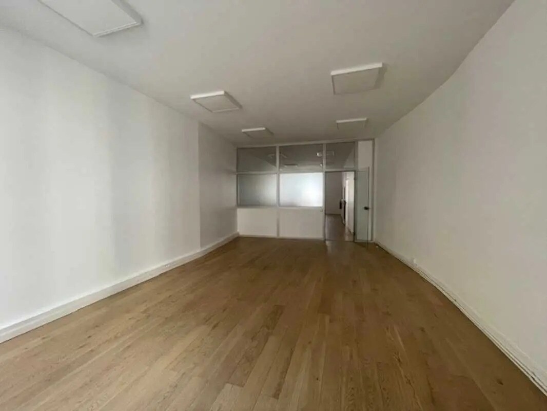 Office in Lyon to rent Interior Photo- Image 1 of 6