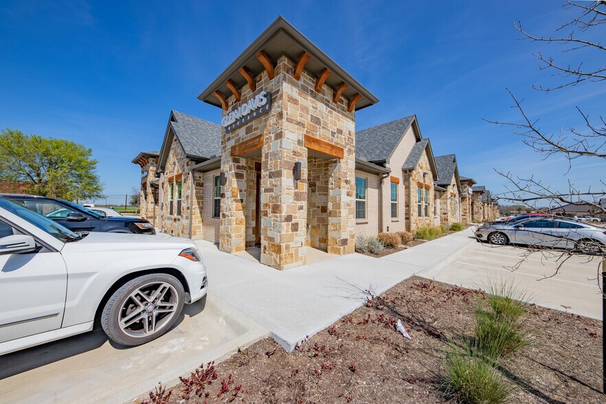 2214 Emery St, Denton, TX to rent - Building Photo - Image 2 of 4