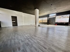 Retail in Madrid, Madrid to rent Interior Photo- Image 2 of 3