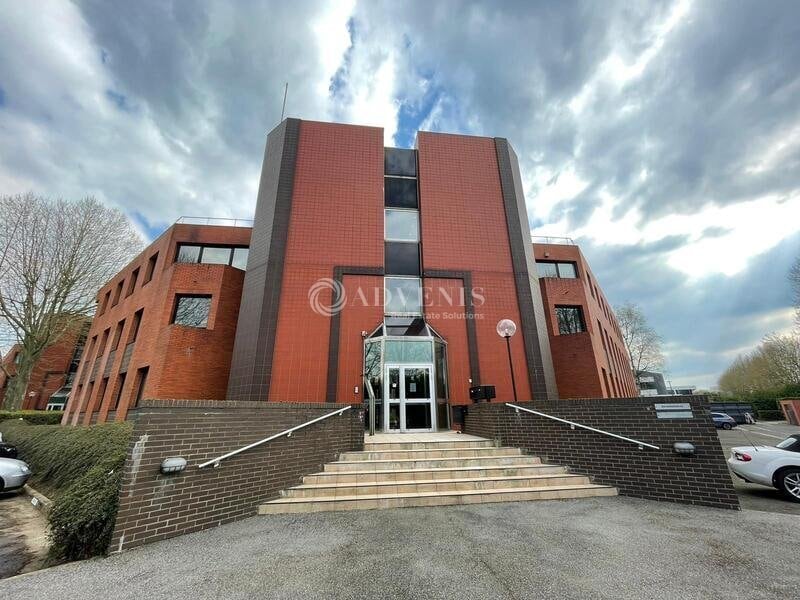 6 Rue Jean Pierre Timbaud, Montigny-le-Bretonneux to rent Building Photo- Image 1 of 7
