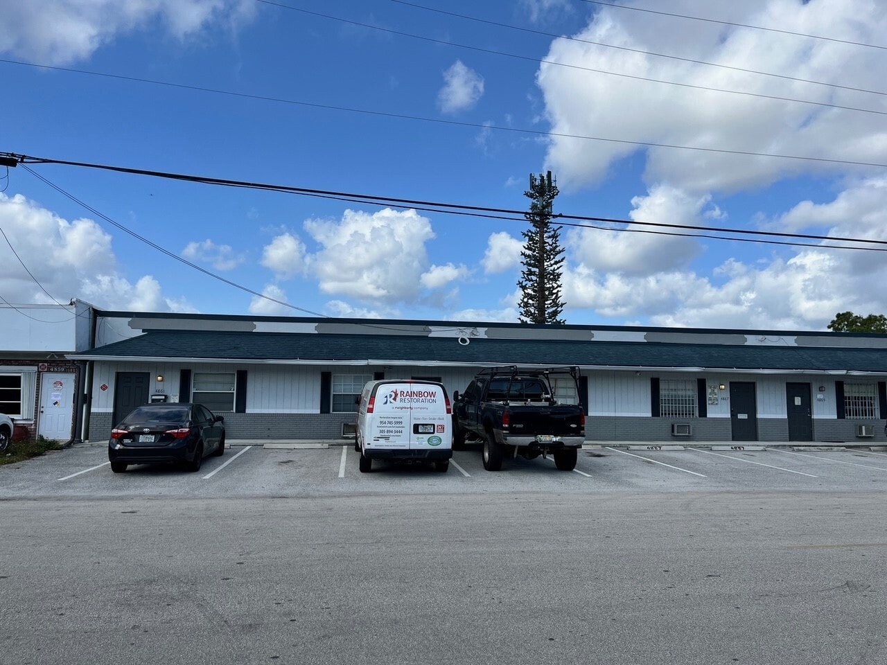 4861-4875 NE 12th Ave, Fort Lauderdale, FL to rent Building Photo- Image 1 of 1