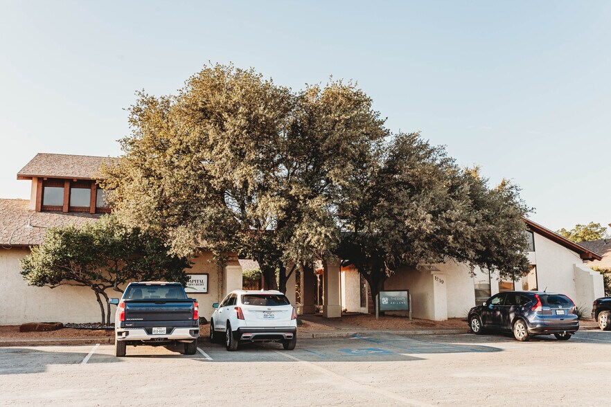 1217-1219 E South 11Th St, Abilene, TX for rent - Building Photo - Image 1 of 9