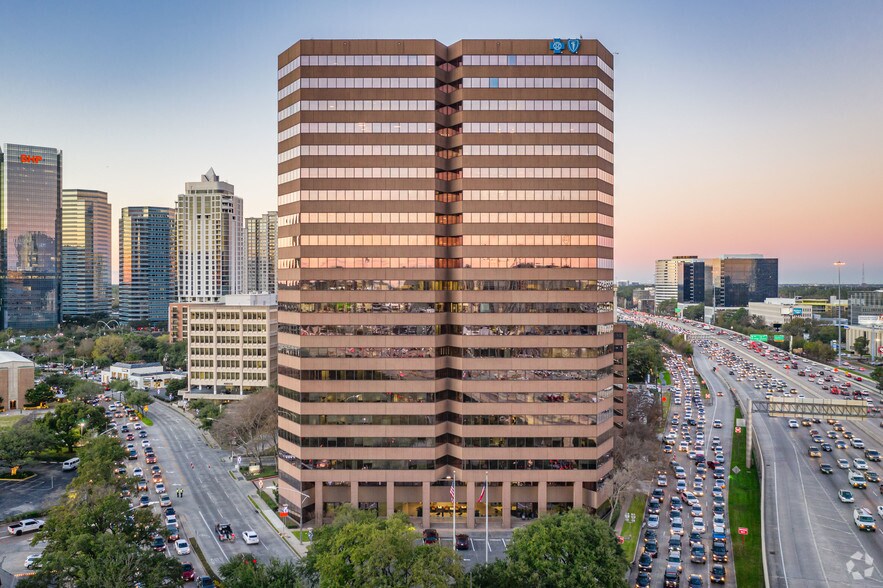 1800 West Loop S, Houston, TX for rent - Building Photo - Image 2 of 23