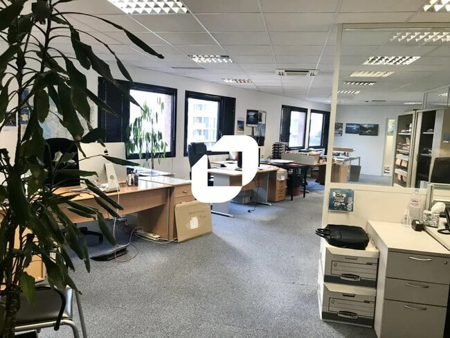 Location Local d'activités 421 m² à 5 549 m²