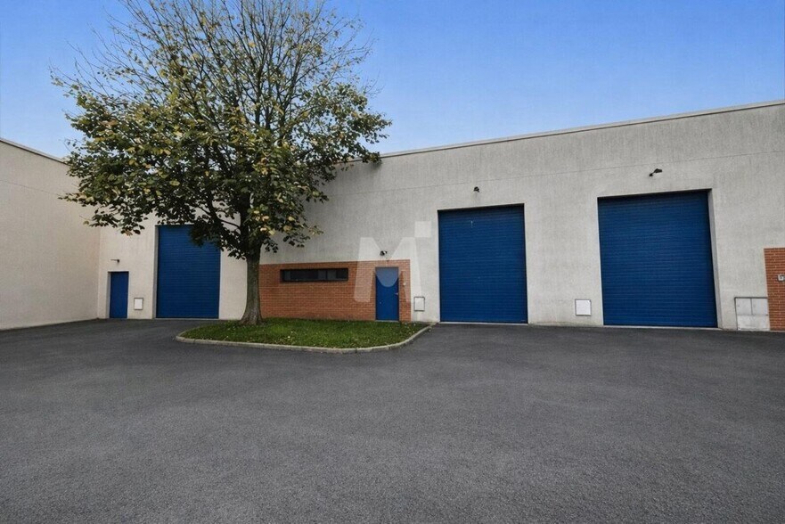 Light Industrial in Moissy-Cramayel to rent - Building Photo - Image 2 of 9