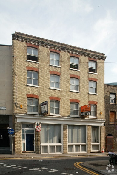27 Holywell Row, London to rent - Building Photo - Image 3 of 11