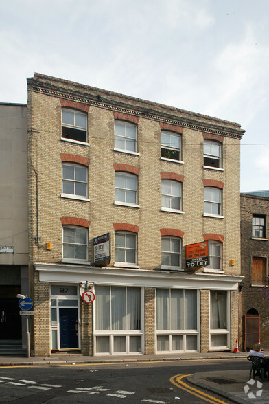 27 Holywell Row, London for rent - Building Photo - Image 3 of 5