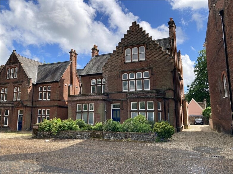 13-14 The Close, Norwich for sale - Primary Photo - Image 1 of 1