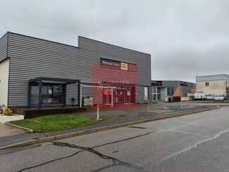 More details for 46 Rue Des Broderies, Coignières - Retail to Rent