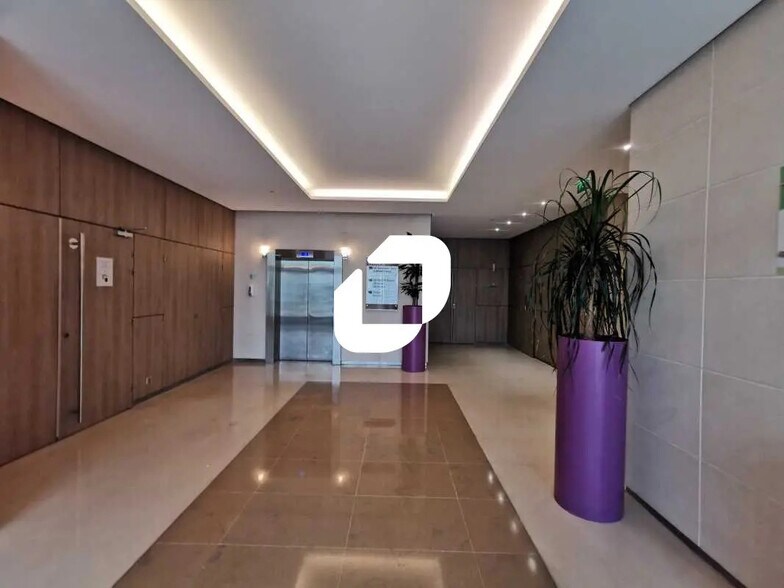 21 Rue Du Jura, Rungis to rent - Lobby - Image 3 of 27
