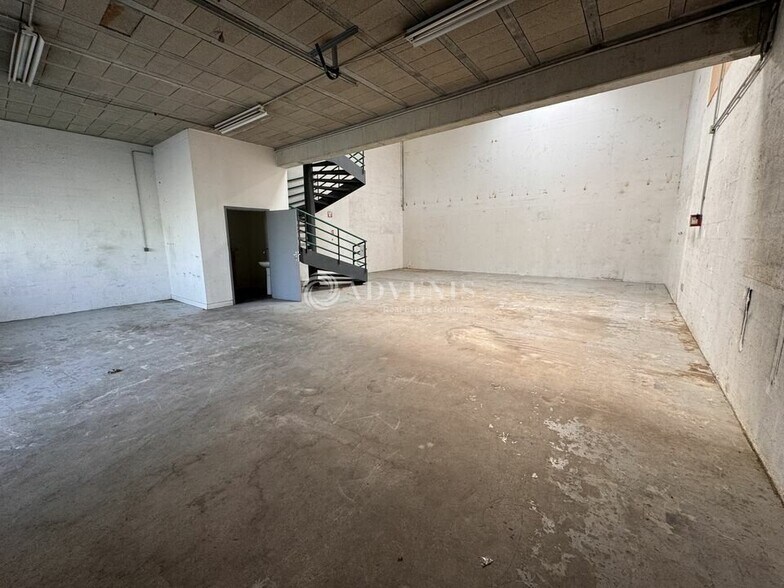 11 Rue Gustave Madiot, Bondoufle to rent - Interior Photo - Image 2 of 4