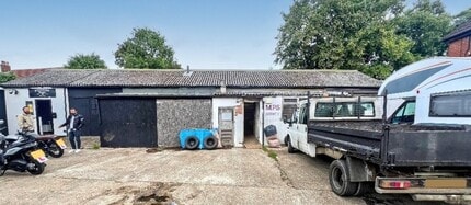 Danbury Mews, Wallington to rent Building Photo- Image 1 of 2