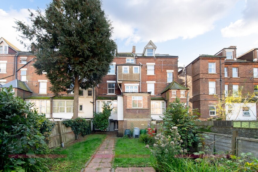 16 Shorncliffe Rd, Folkestone to rent - Building Photo - Image 2 of 9