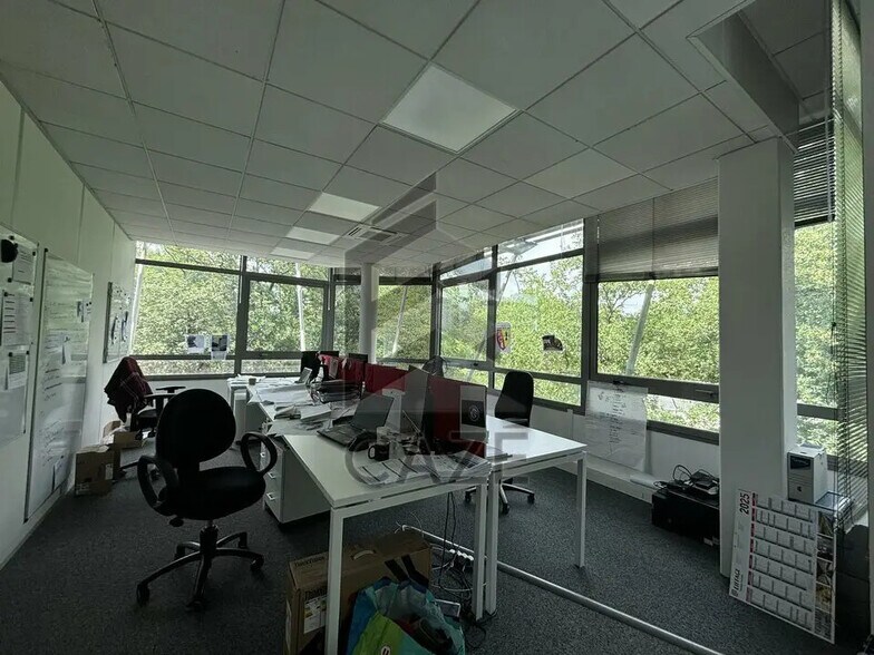 Office in Pessac to rent - Interior Photo - Image 1 of 6