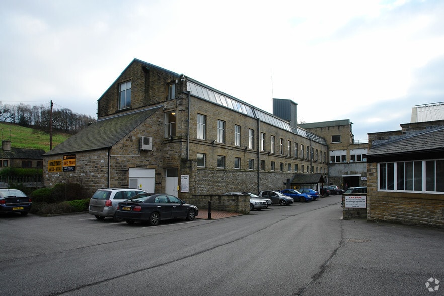 Huddersfield Rd, Honley to rent - Building Photo - Image 2 of 6