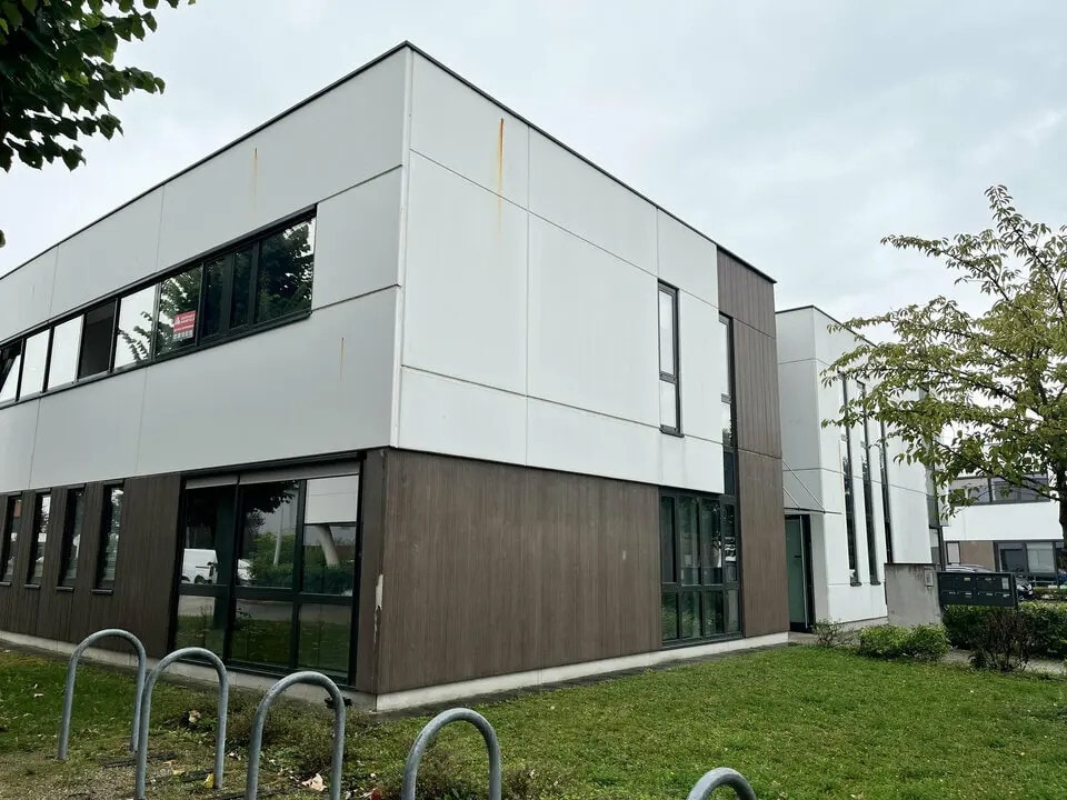 Vente Bureaux 157 m² - Photo 1