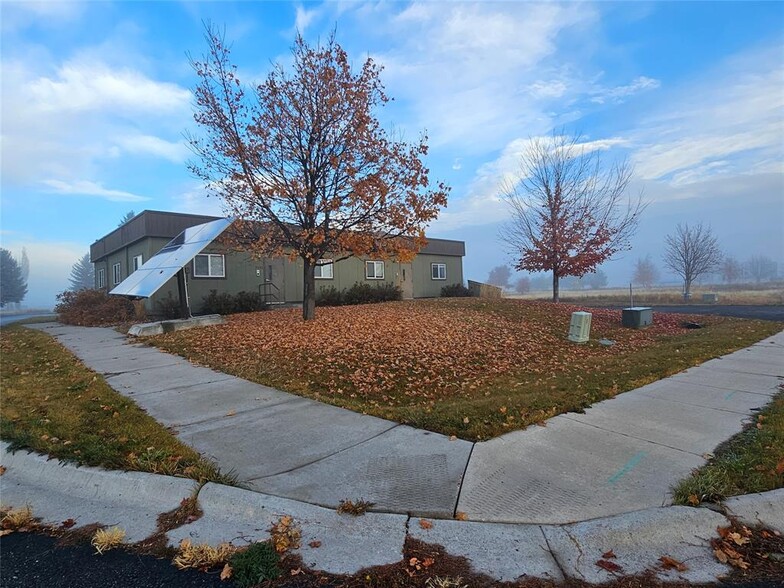 7151 Kestrel Dr, Missoula, MT for rent - Building Photo - Image 2 of 12