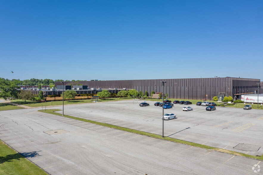 8100 Tyler Blvd, Mentor, OH for rent - Building Photo - Image 1 of 9