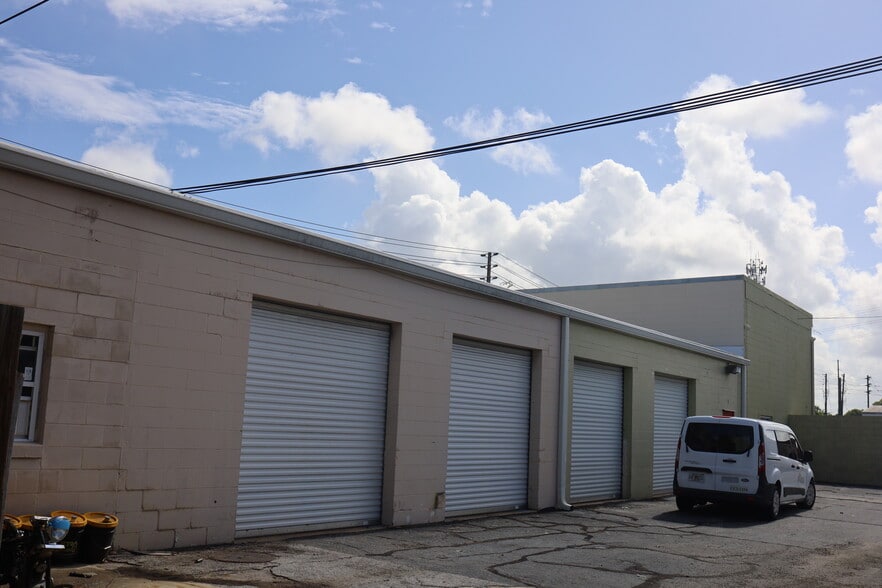 Prime Commercial Portfolio Eustis portfolio of 2 properties for sale on LoopNet.co.uk - Building Photo - Image 3 of 12