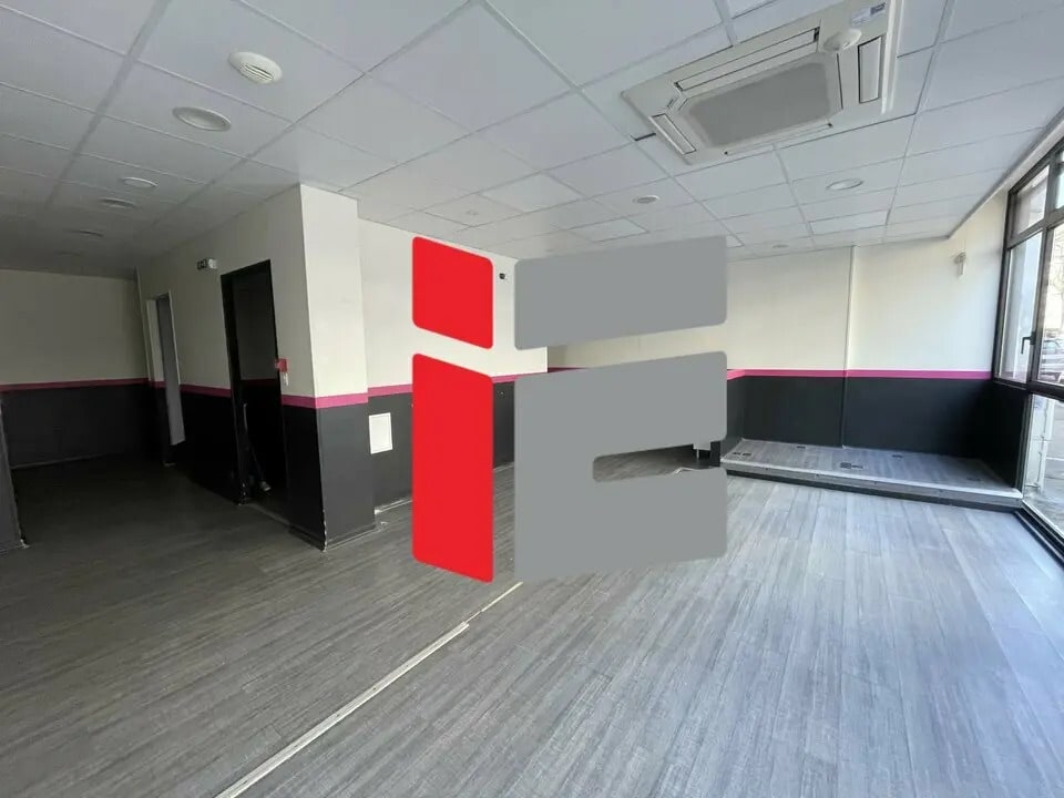 Location Commerce 125 m² - Photo 1