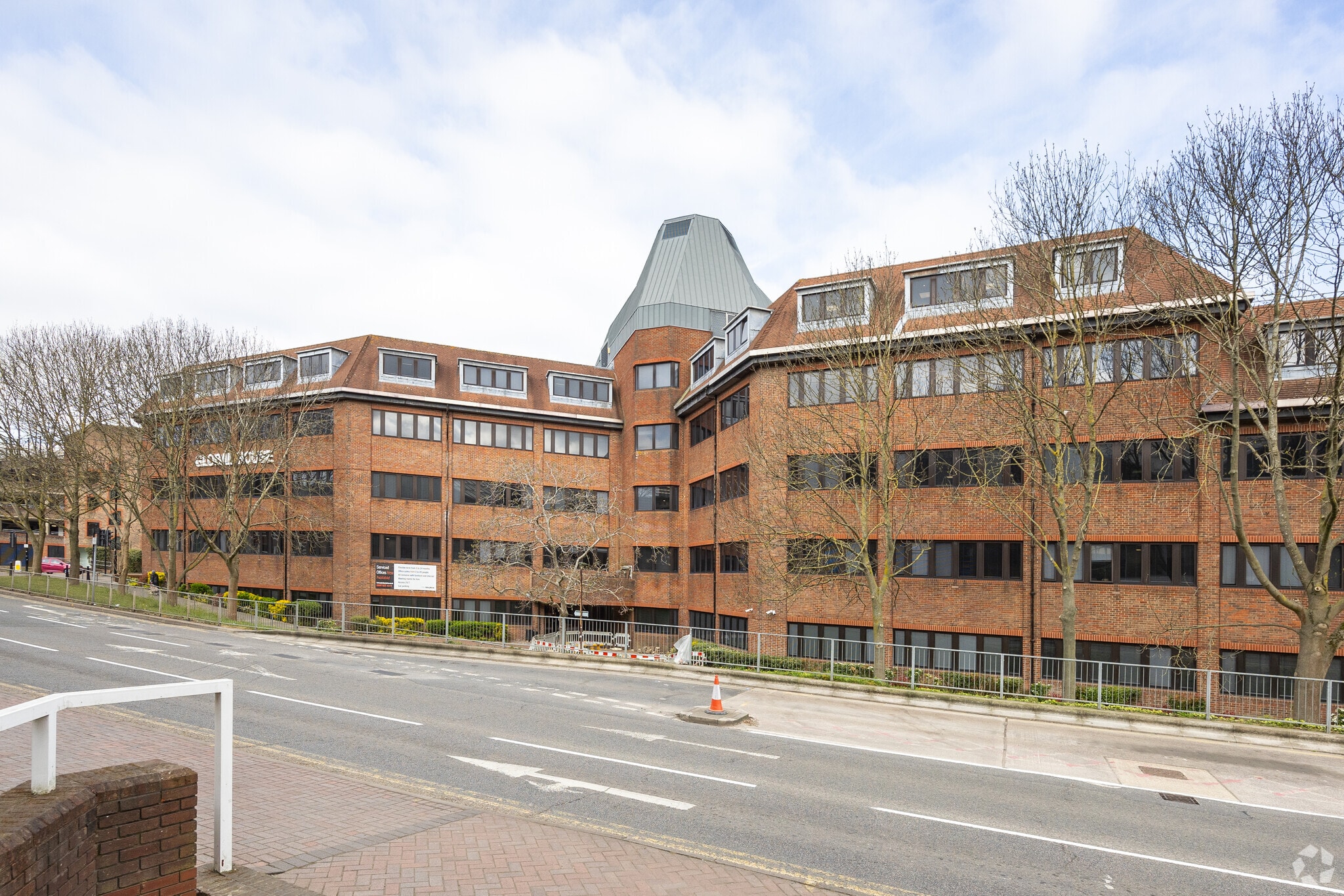 Ashley Ave, Epsom to rent Building Photo- Image 1 of 10