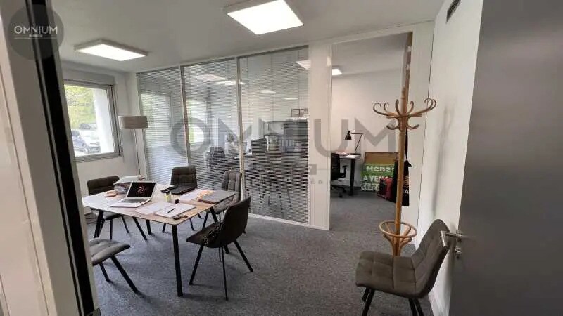 Office in Écully to rent - Interior Photo - Image 1 of 5