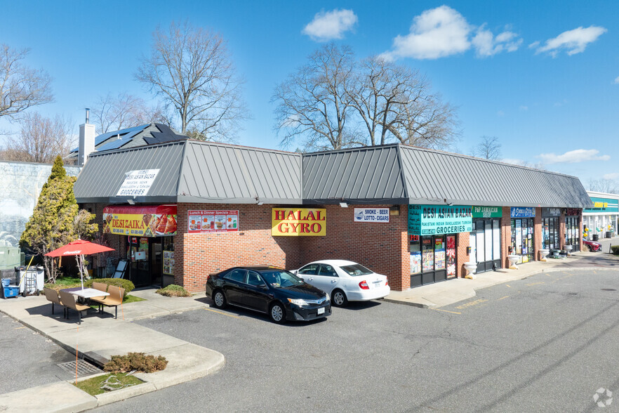 905 E Jericho Tpke, Huntington Station, NY for sale - Primary Photo - Image 1 of 7