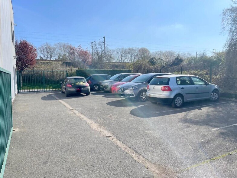 Light Industrial in Argenteuil to rent - Building Photo - Image 2 of 7