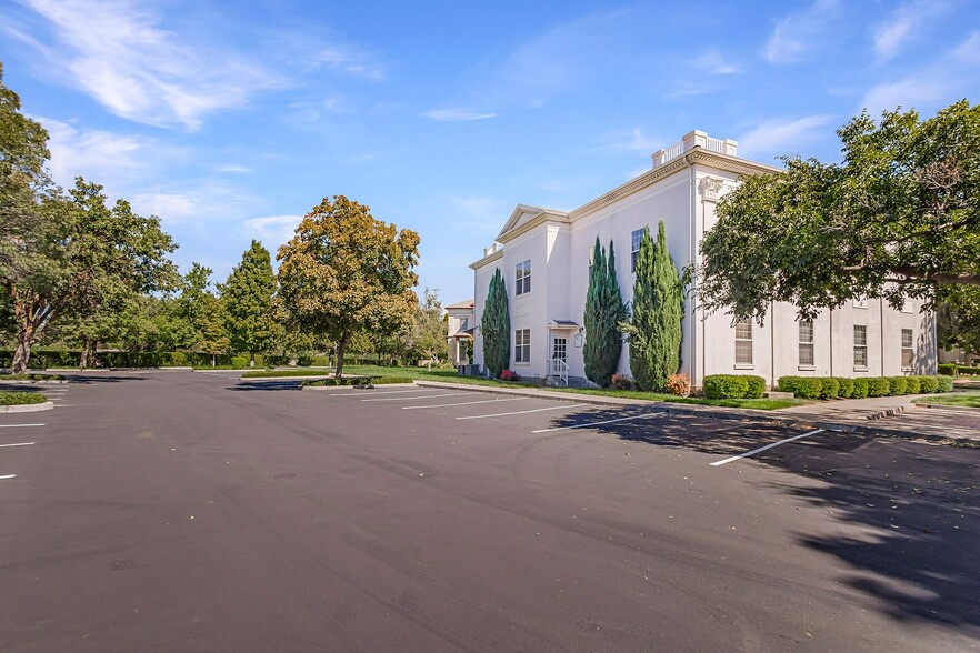 110 Independence Cir, Chico, CA for rent - Building Photo - Image 3 of 5