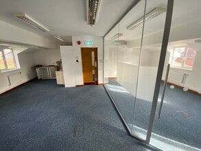 Tollbar Way, Southampton to rent Interior Photo- Image 1 of 9